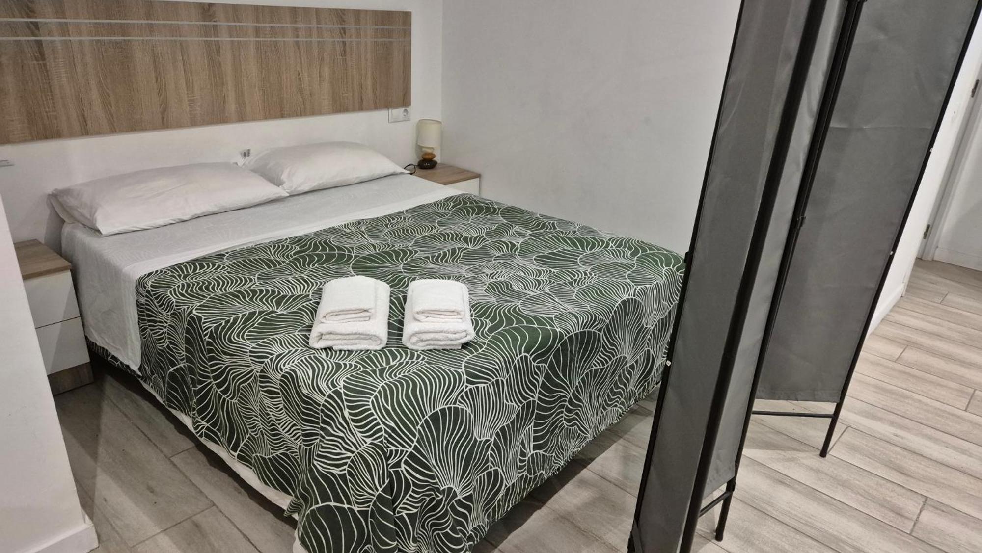 Malaga Velarde Center 3 Apartment ภายนอก รูปภาพ